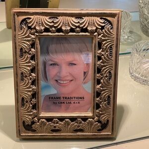 Gorgeous, plaster style frame, 4 x6. Mint condition, never use. Heavy & lovely